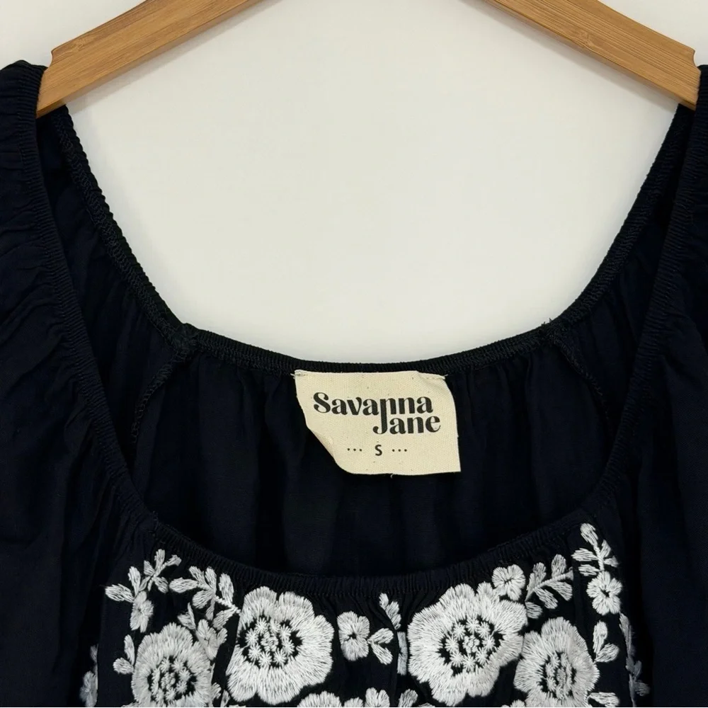 Savanna Jane Women's Embroidered Floral Boho Top Black/White Size Small - Picture 3 of 9